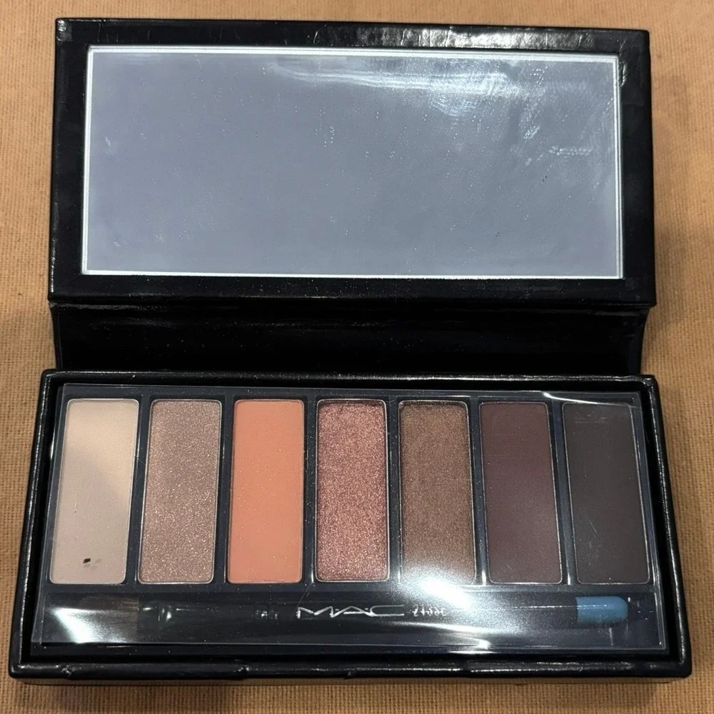 MAC 7 Eyes Neutral Eye Shadow Palette Brule Honesty Mythology Bronze 213SE Brush